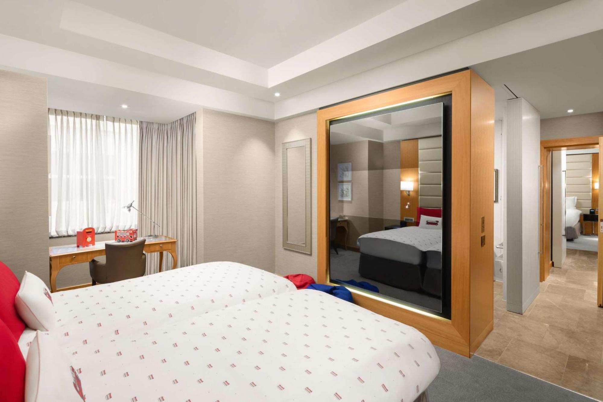 Conrad London St James Экстерьер фото A bedroom at the hotel