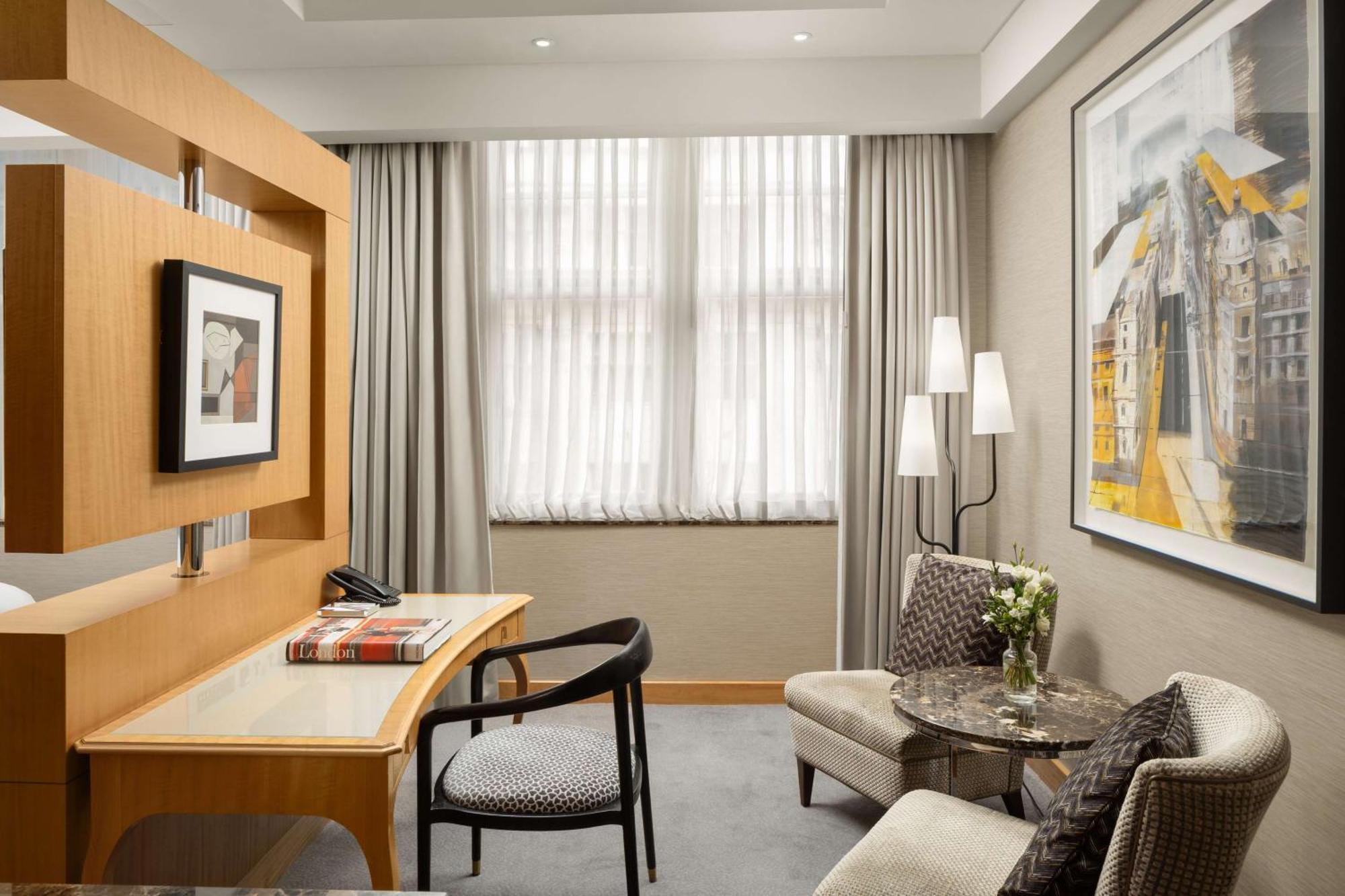 Conrad London St James Экстерьер фото A room at the hotel
