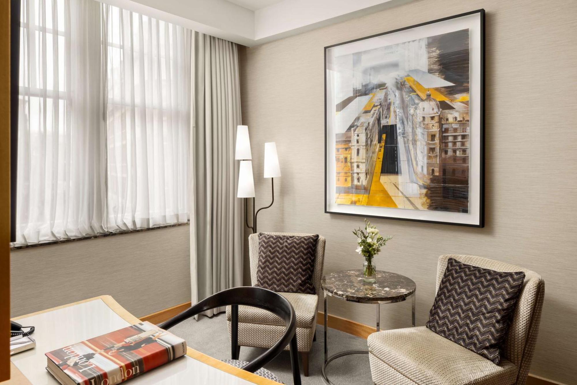Conrad London St James Экстерьер фото A room at the hotel