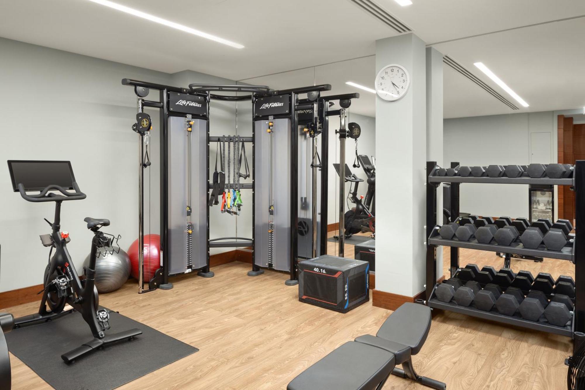 Conrad London St James Экстерьер фото The gym at The Ivy Collection